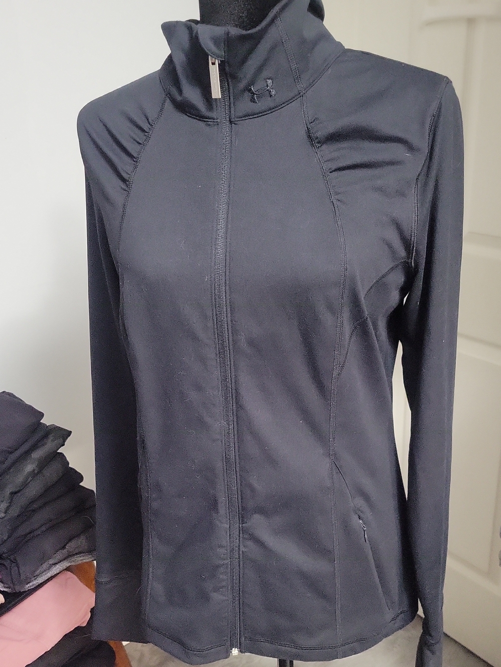 Under Armour Size Large Aticewear Fittes Jacket, Mock Neck Zip Up
